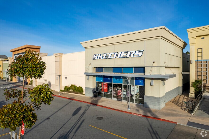 301-303 Gellert Blvd, Daly City, CA for lease - Building Photo - Image 3 of 9