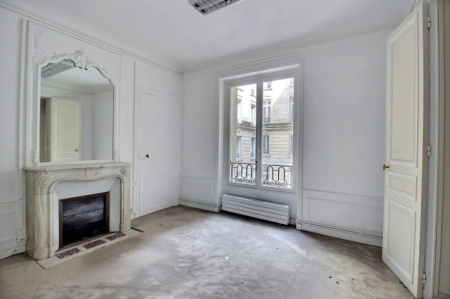 3 Rue Anatole De La Forge, Paris for sale - Interior Photo - Image 3 of 9