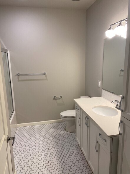 6940 N Greenwich Ave, Portland, OR à vendre - Photo intérieure - Image 3 de 5