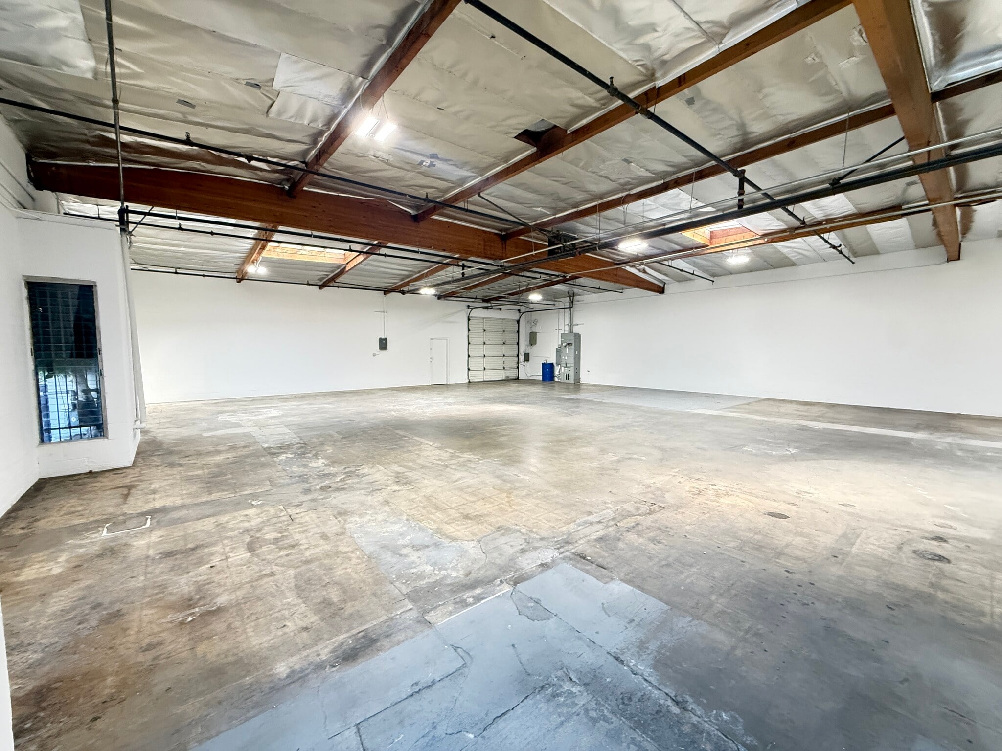 1104 Arroyo St, San Fernando, CA for lease Interior Photo- Image 1 of 9