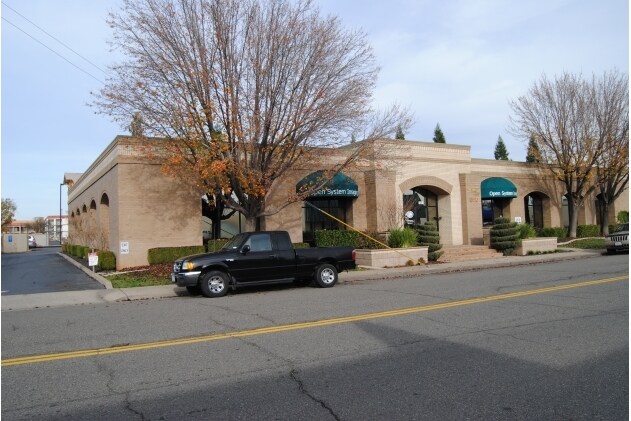 850 Industrial St, Redding, CA à louer - Photo du bâtiment - Image 2 de 14