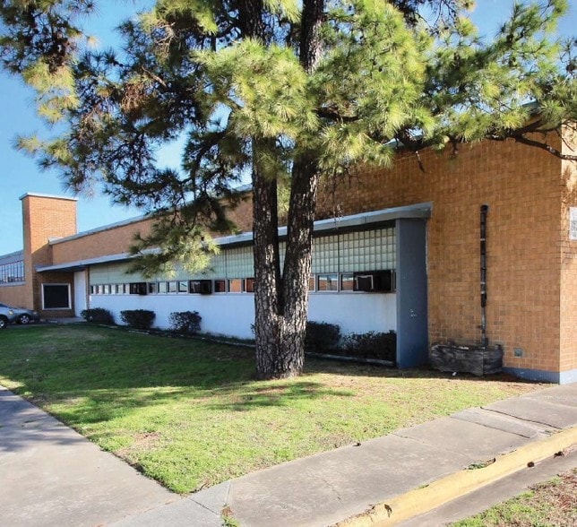 5520 Armour Dr, Houston, TX for lease - Building Photo - Image 2 of 18