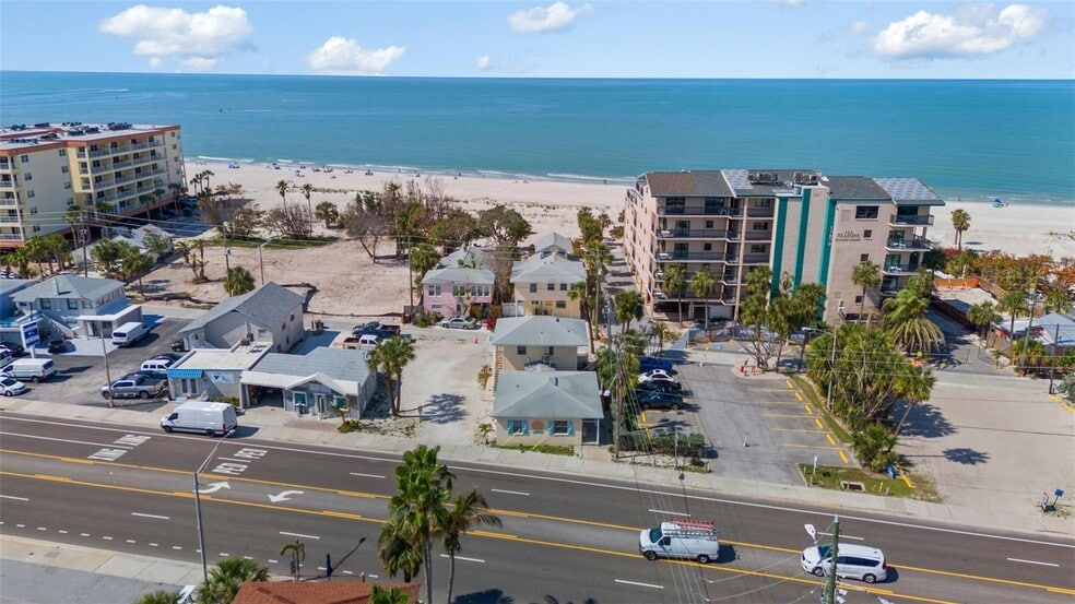 13062 Gulf Blvd, Madeira Beach, FL à vendre - Photo du bâtiment - Image 3 de 29