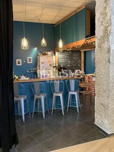 Retail in Lyon for lease - Interior Photo - Image 3 of 5