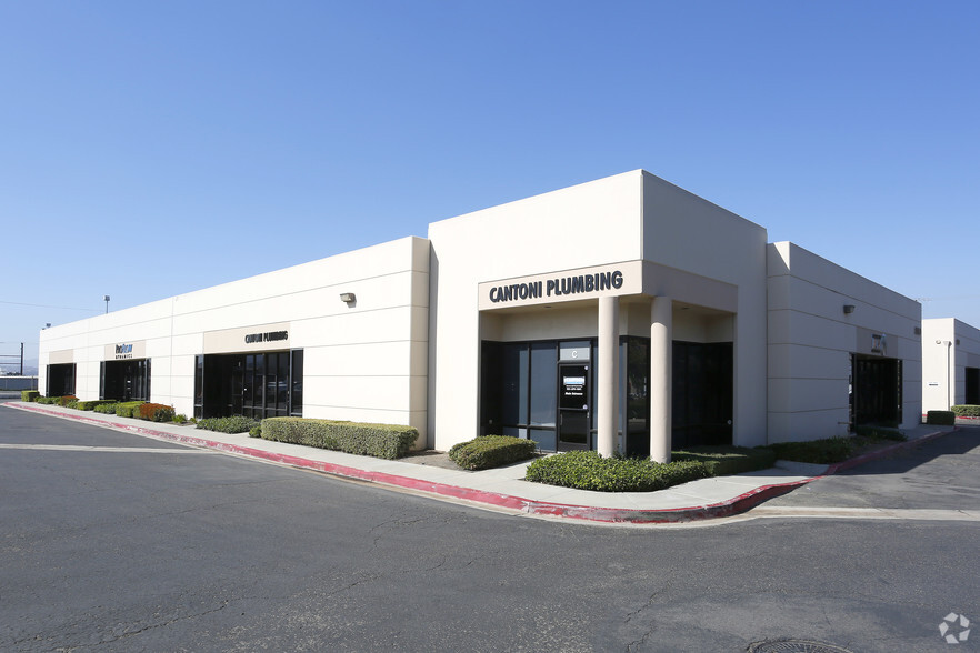 330 S Maple St, Corona, CA for lease - Building Photo - Image 2 of 4