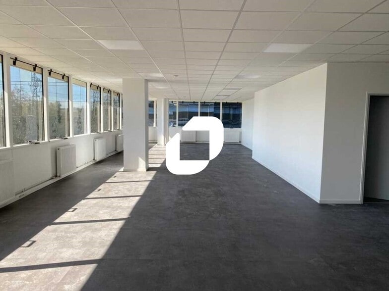 Office in Cergy for sale - Interior Photo - Image 1 of 12