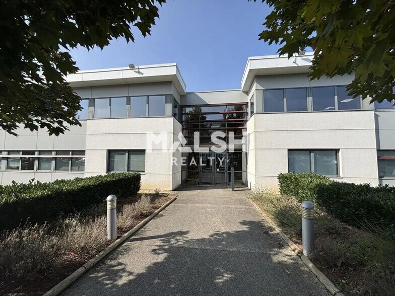 Office in Limonest for sale - Building Photo - Image 1 of 16
