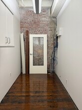 1231 NW Hoyt St, Portland, OR for lease Interior Photo- Image 2 of 9