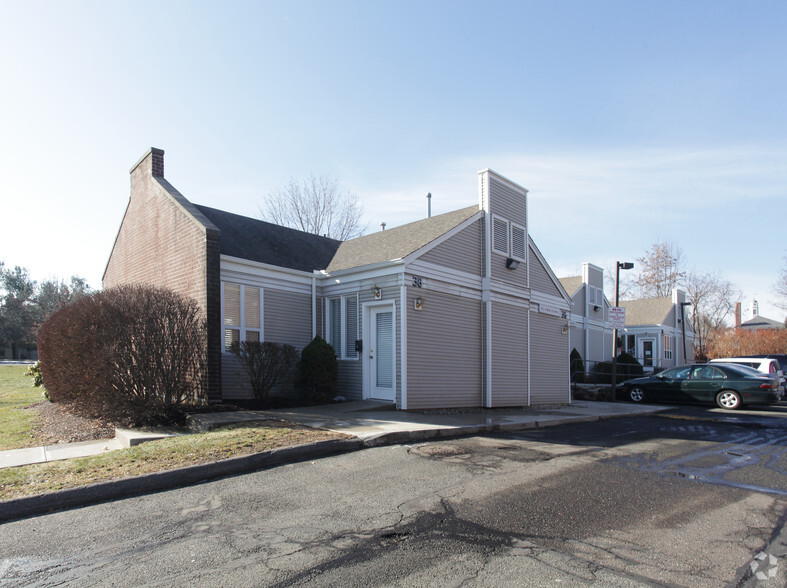 32-38 Main St, Windsor Locks, CT à vendre - Photo principale - Image 1 de 13