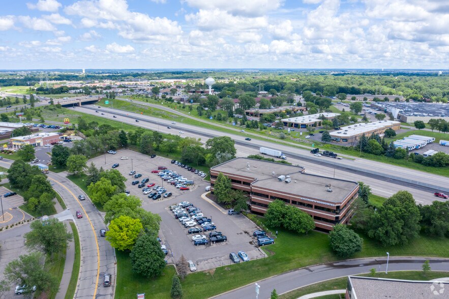 1811 Weir Dr, Woodbury, MN à louer - Photo du bâtiment - Image 2 de 5