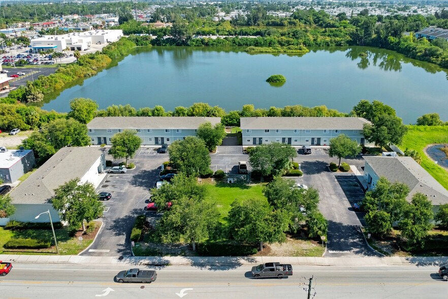 1007 W 57th Ave W, Bradenton, FL à vendre - Photo du bâtiment - Image 1 de 25