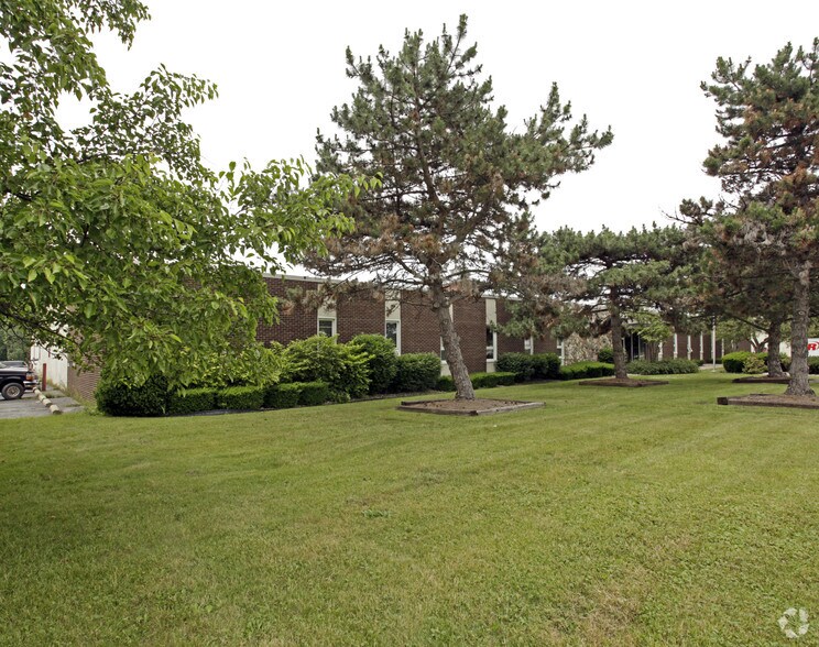 29555 Stephenson Hwy, Madison Heights, MI à vendre - Photo principale - Image 2 de 4