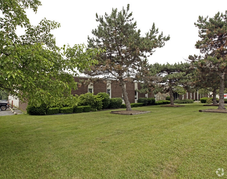 29555 Stephenson Hwy, Madison Heights, MI for sale - Primary Photo - Image 2 of 4