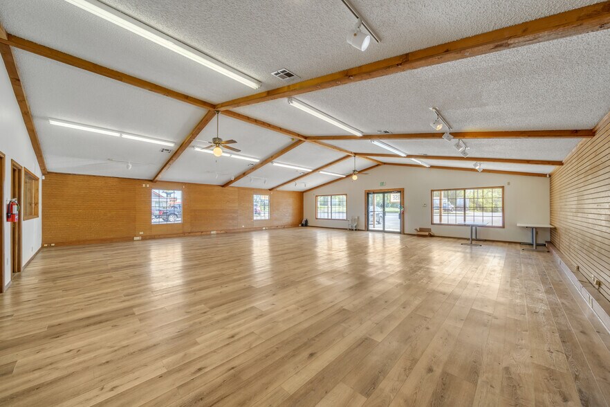 4802 S Muskogee Ave, Tahlequah, OK for lease - Interior Photo - Image 3 of 13