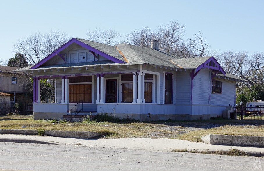 5311 S Flores St, San Antonio, TX à vendre - Photo du bâtiment - Image 3 de 5