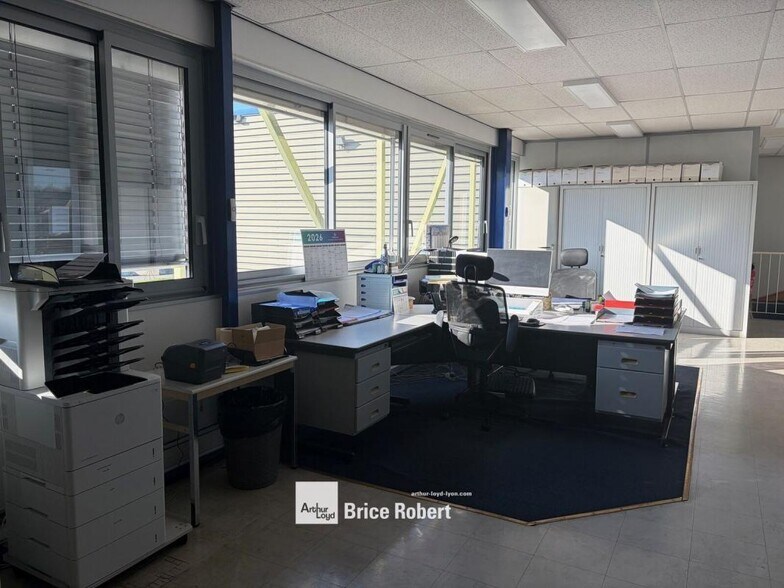 Flex in Les Echets for sale - Interior Photo - Image 2 of 6