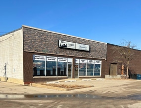 93 Caterpillar Dr, Joliet, IL à vendre Photo du bâtiment- Image 2 de 16