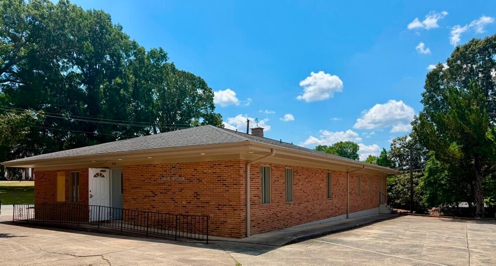 120 E Phifer St, Monroe, NC à louer - Photo du bâtiment - Image 2 de 11