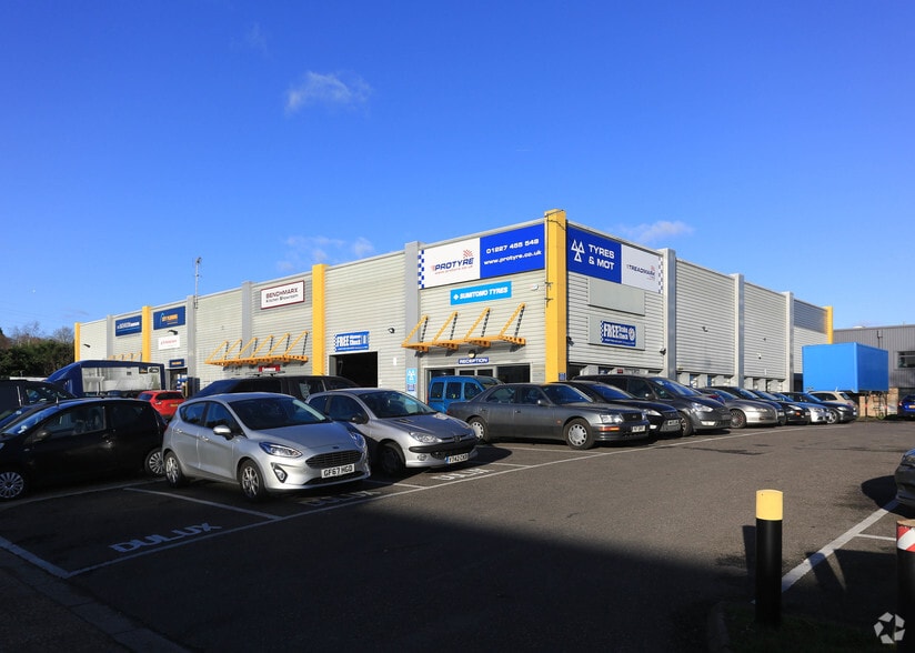 2 Broad Oak Rd, Canterbury for lease - Primary Photo - Image 1 of 2