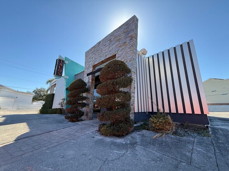 2702 W Kennedy Blvd, Tampa, FL à vendre - Photo du bâtiment - Image 3 de 28