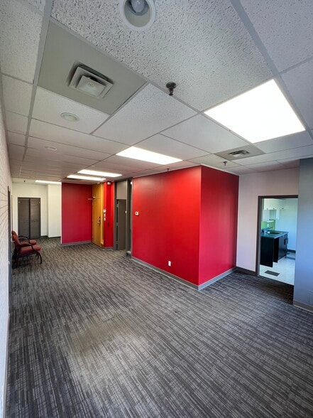 643-675 Boul Curé-Labelle, Laval, QC for lease - Building Photo - Image 2 of 23