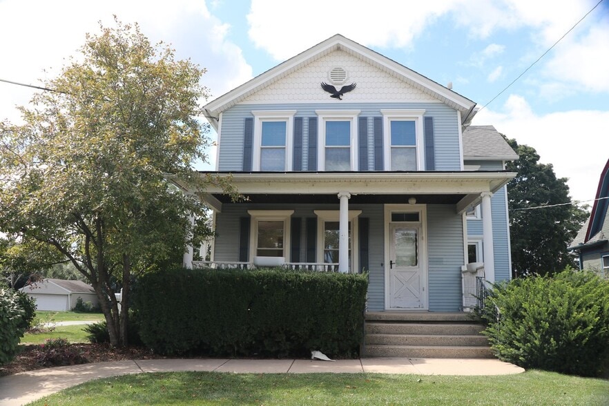 108 N Walkup Ave, Crystal Lake, IL à vendre - Photo du bâtiment - Image 2 de 15