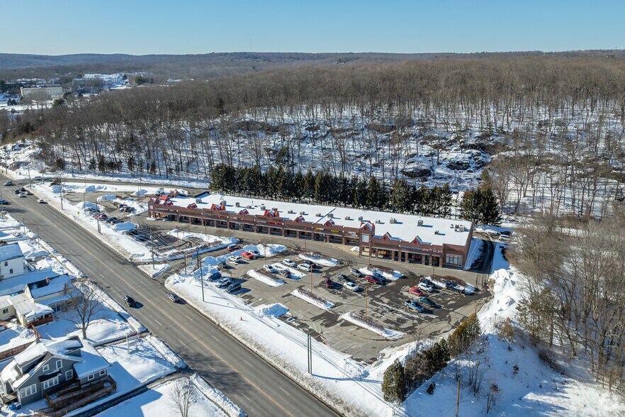 77 Salem Tpke, Norwich, CT à louer - Aérien - Image 2 de 5