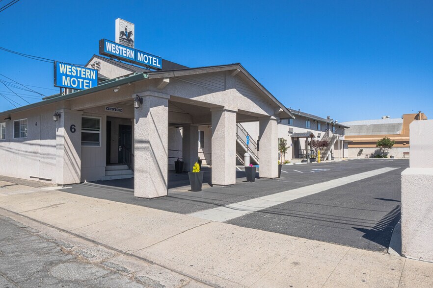 6 S Wood St, Salinas, CA à vendre - Photo du bâtiment - Image 2 de 36