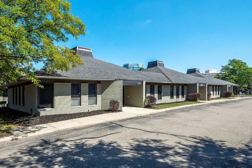 28280-28290 Franklin Rd, Southfield, MI à louer - Photo du bâtiment - Image 2 de 6