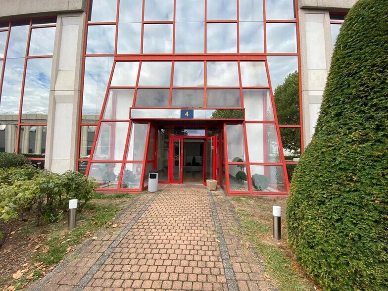 86-114 Avenue Louis Roche, Gennevilliers for lease - Building Photo - Image 2 of 170