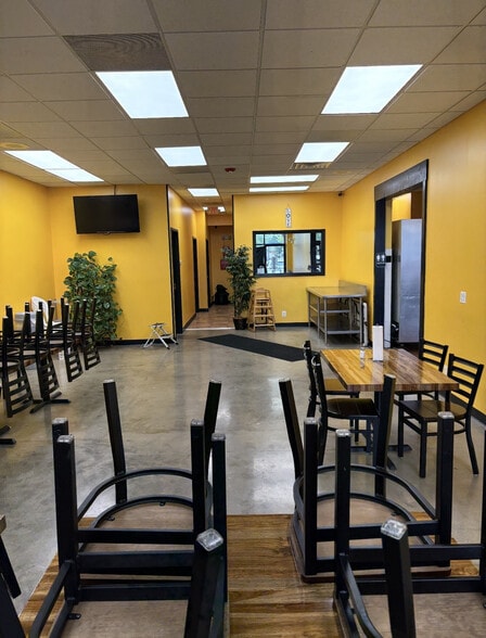 2124 W Galena Blvd, Aurora, IL for lease - Interior Photo - Image 2 of 2