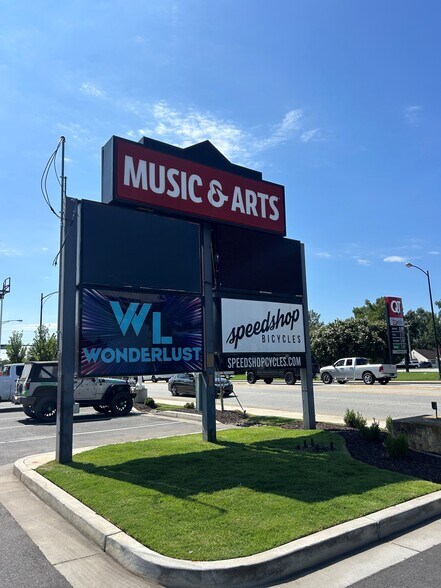 2902 N Main St, Anderson, SC à louer - Photo du bâtiment - Image 2 de 3