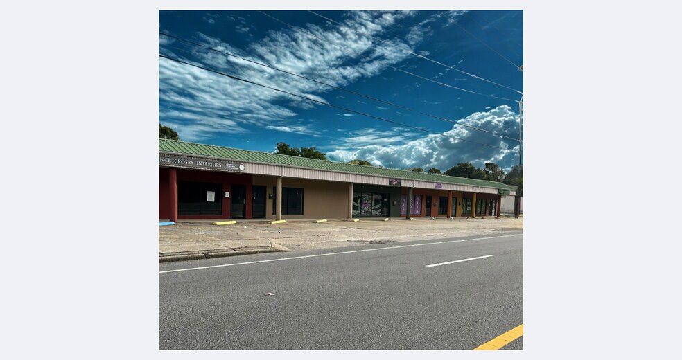3620-3642 Barrancas Ave, Pensacola, FL à louer - Photo du bâtiment - Image 3 de 4