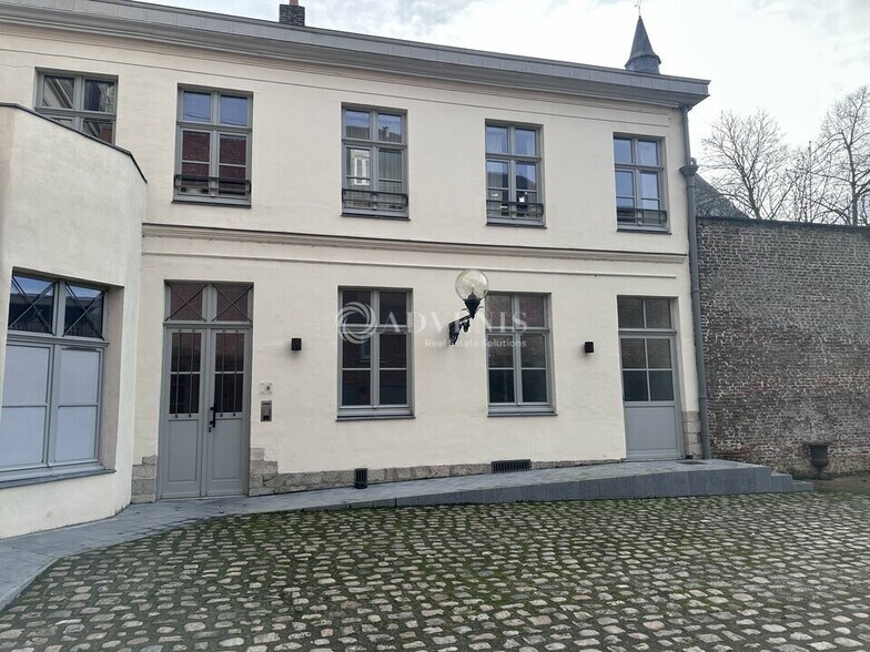 Office in Lille for lease - Building Photo - Image 3 of 5