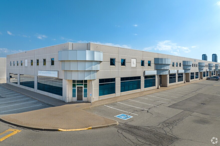 8301 Jane St, Vaughan, ON à louer - Photo du bâtiment - Image 2 de 5