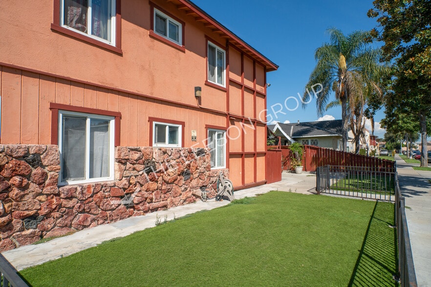 1125 N Mayfair Ave, Anaheim, CA for sale - Building Photo - Image 3 of 11