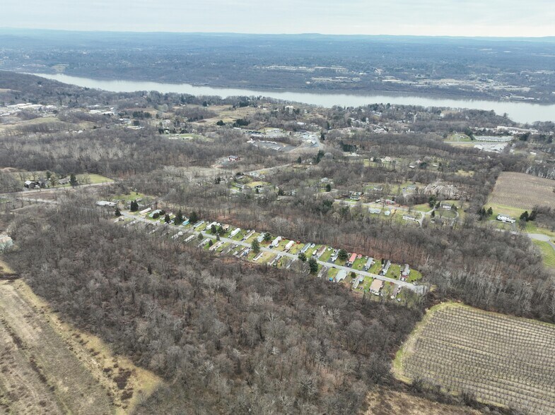 Walnut Park Ln, Milton, NY à vendre - Photo du bâtiment - Image 2 de 44