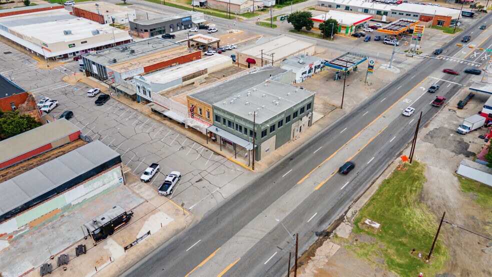 102 W 4th St, Hearne, TX à vendre - Photo du bâtiment - Image 3 de 36