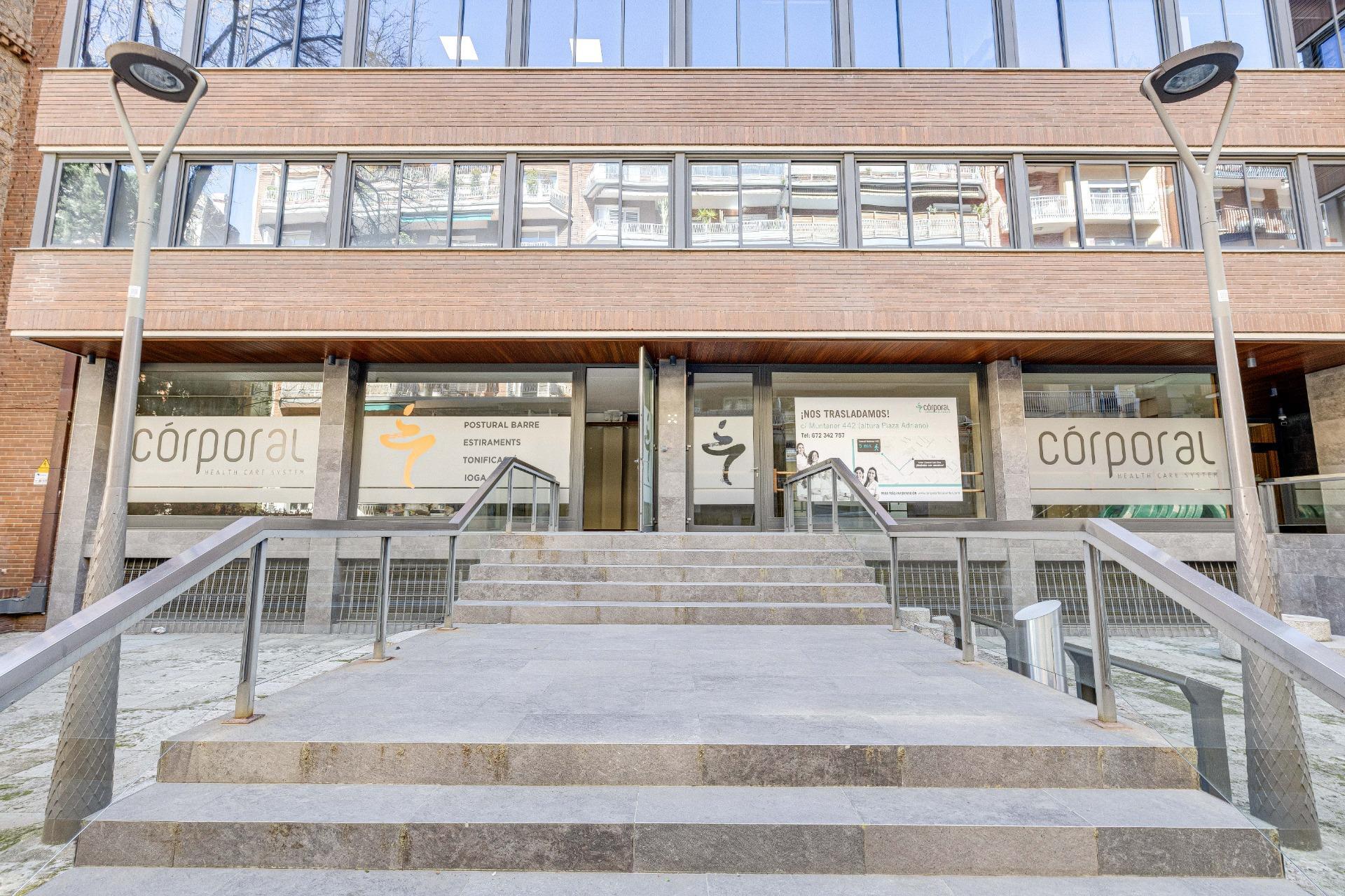 Office/Retail in Barcelona, Barcelona for lease Primary Photo- Image 1 of 5