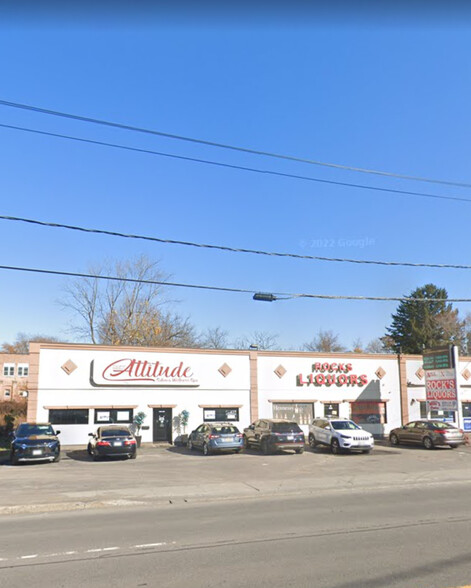 ROCKS PLAZA, portfolio of 3 properties for sale on LoopNet.ca - Building Photo - Image 1 of 10