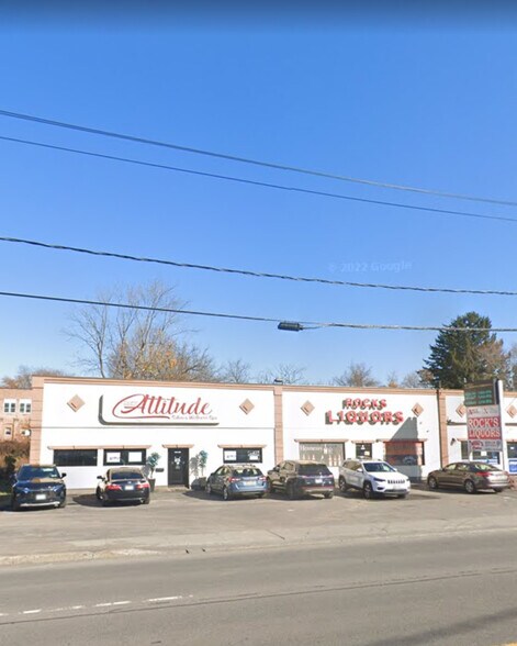 ROCKS PLAZA, portefeuille de 3 propriétés à vendre sur LoopNet.ca - Photo du bâtiment - Image 1 de 10