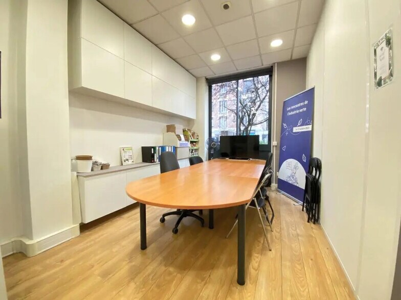 Multifamily in Boulogne-Billancourt for sale - Interior Photo - Image 3 of 5