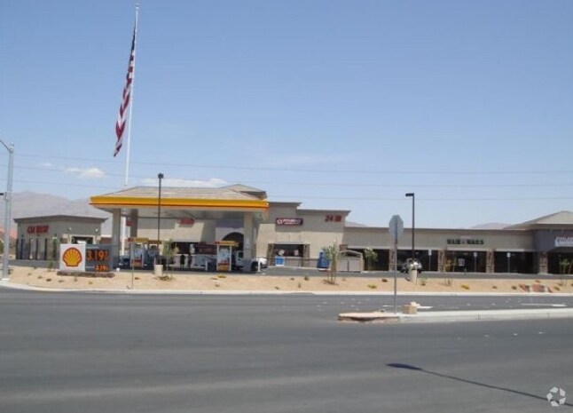 2800 E Tropical Pky, North Las Vegas, NV à louer - Photo du bâtiment - Image 2 de 5