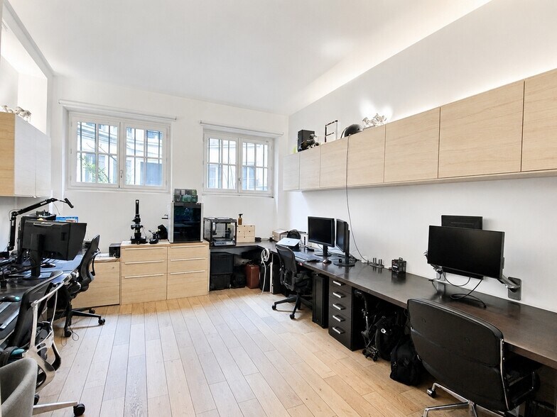 Office in Paris for lease - Interior Photo - Image 2 of 4