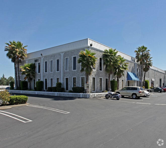 801 Riverside Ave, Roseville, CA for sale - Primary Photo - Image 1 of 5