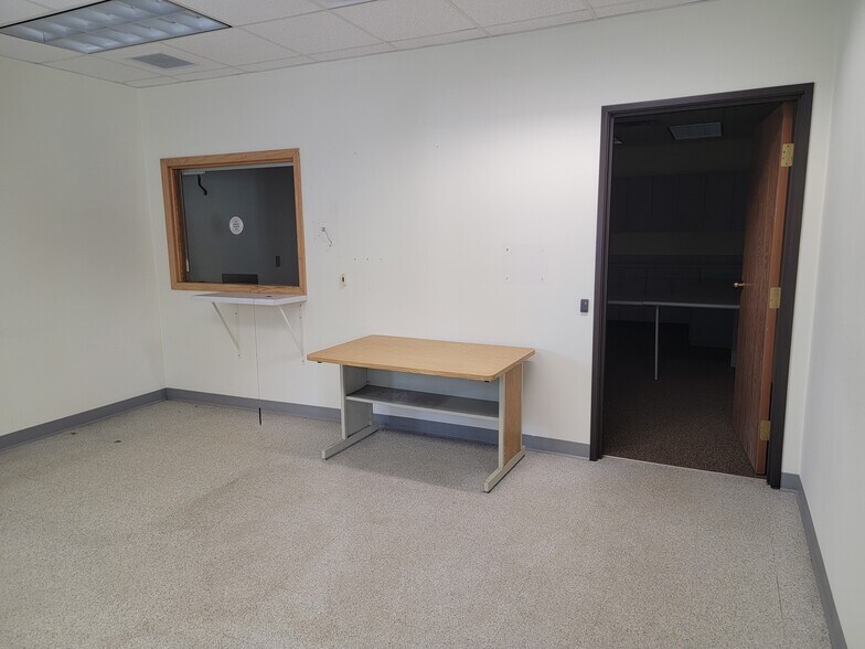 300 S Peach Ave, Marshfield, WI à louer - Hall d’entrée - Image 2 de 13