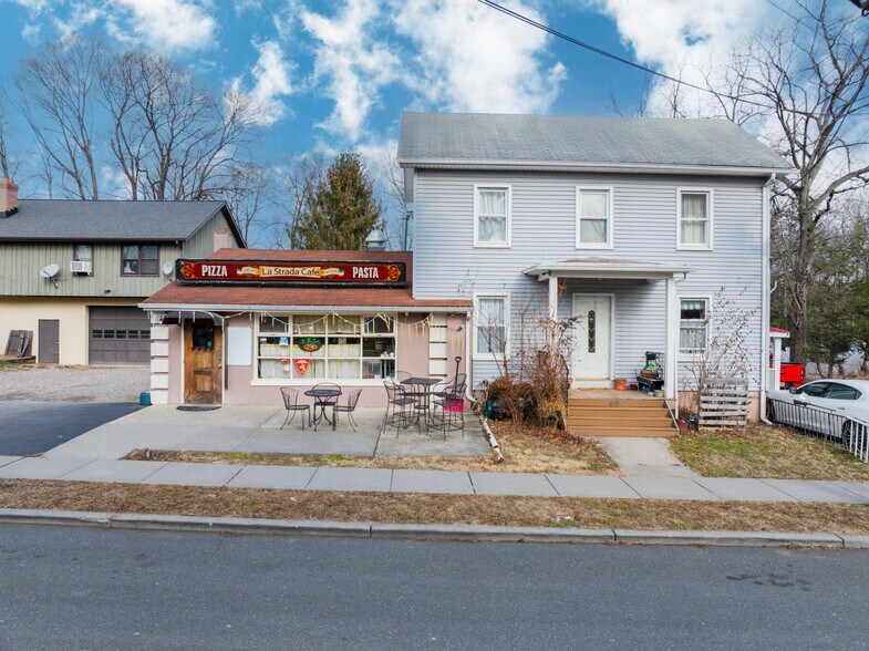 419 Olive St, Branchburg, NJ à vendre - Photo du bâtiment - Image 1 de 46