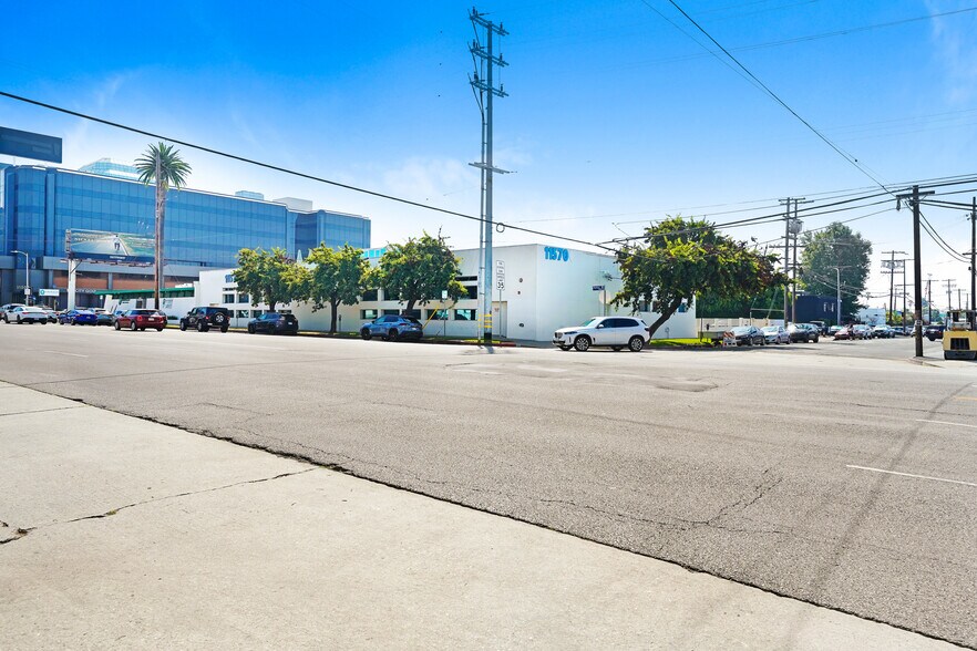 11570 W Olympic Blvd, Los Angeles, CA for lease - Building Photo - Image 2 of 13