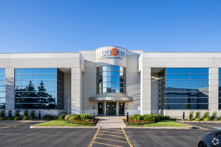 5205 Satellite Dr, Mississauga, ON à vendre - Photo du bâtiment - Image 3 de 15