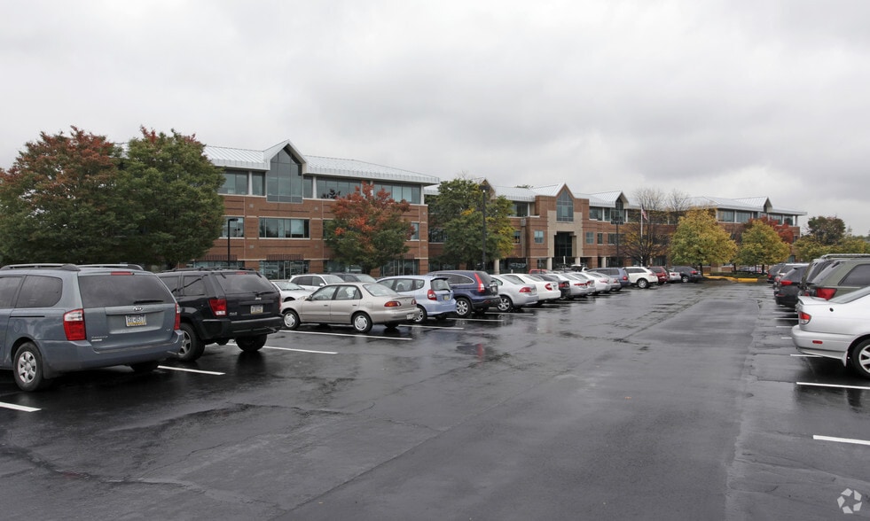 100 Tournament Dr, Horsham Township, PA for lease - Building Photo - Image 3 of 11
